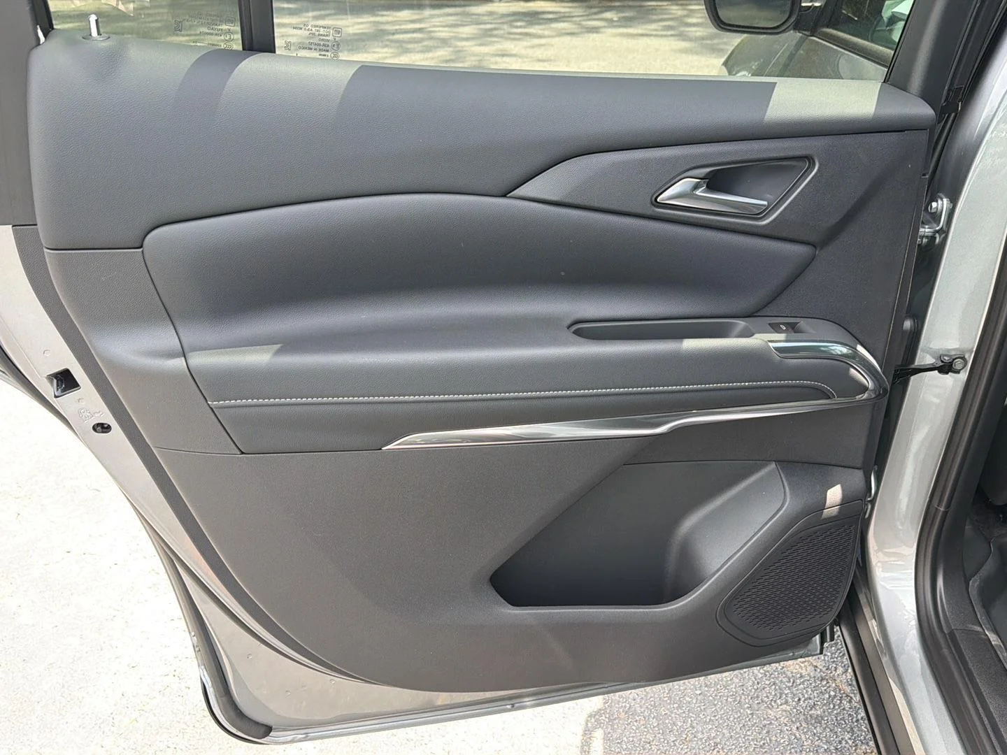 New 2026 Sterling Gray Metallic Chevrolet FWD LT image 18