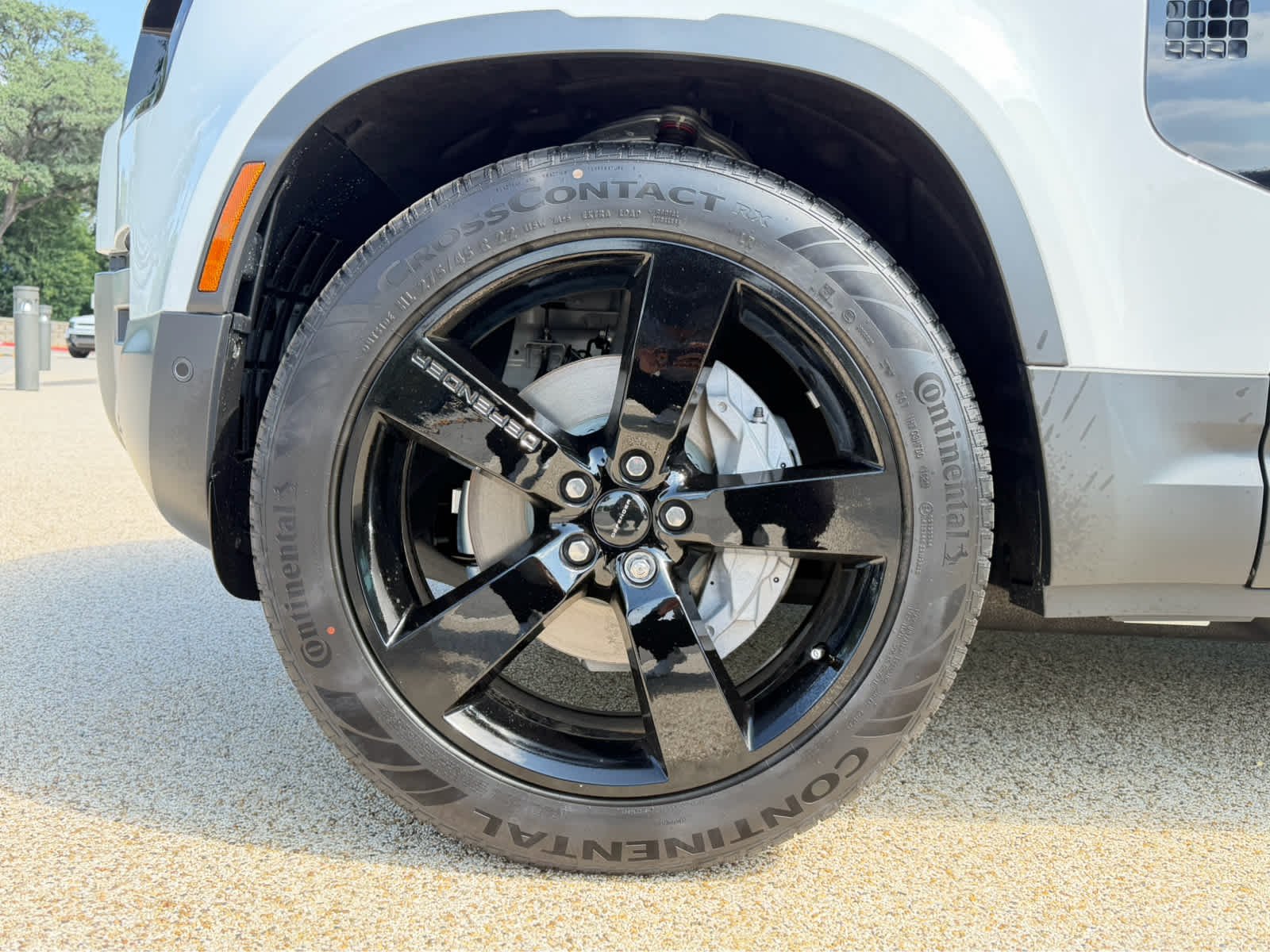 New 2026 Fuji White Land Rover S image 8