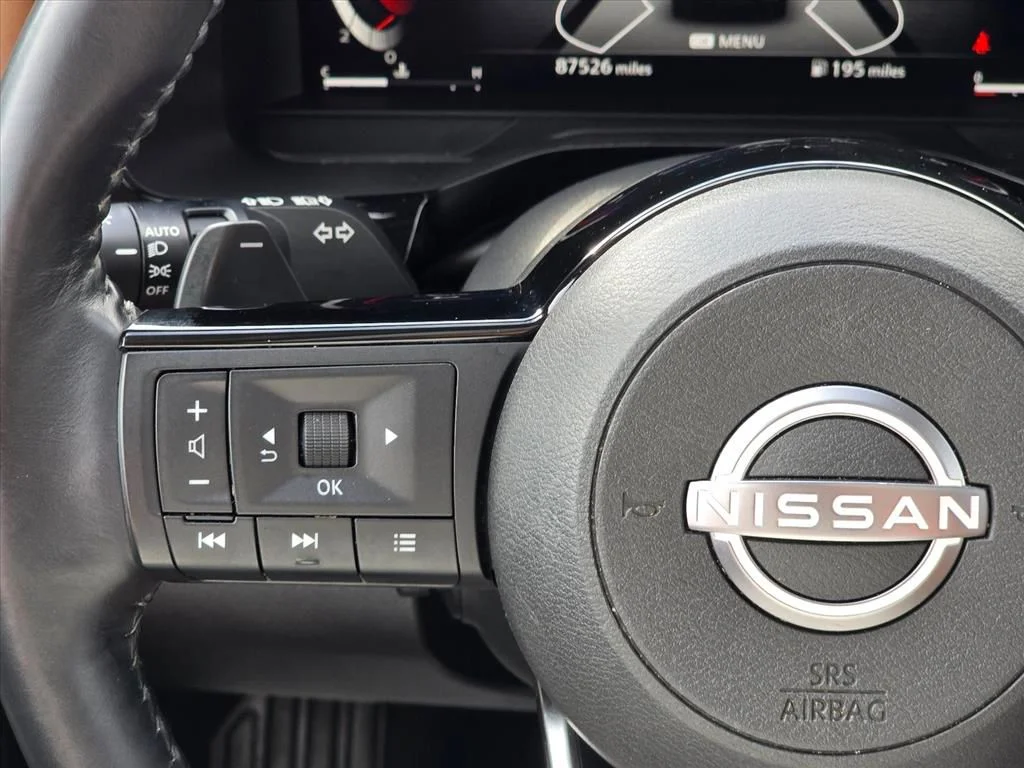 Used 2022 White Nissan Platinum image 17