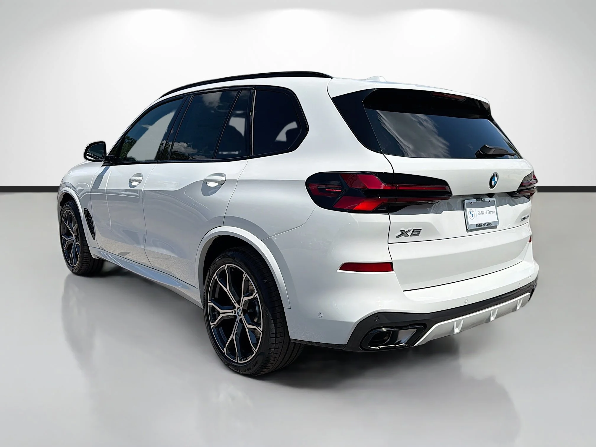 New 2026 Alpine White BMW xDrive40i image 5