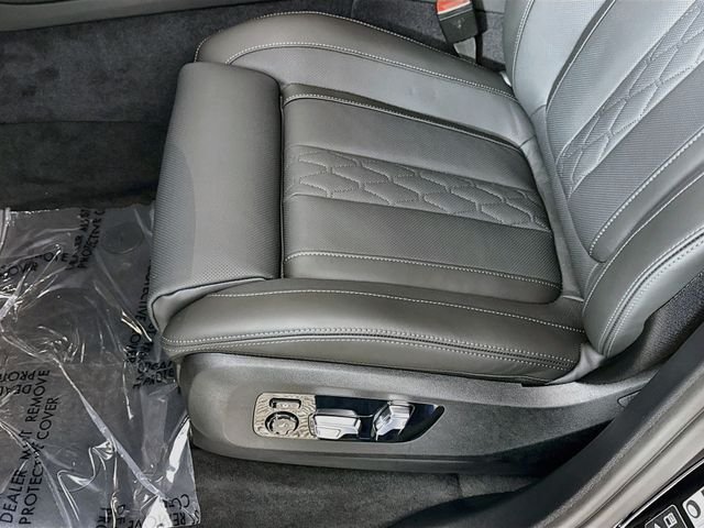 New 2027 Black Sapphire Metallic BMW M60i image 20