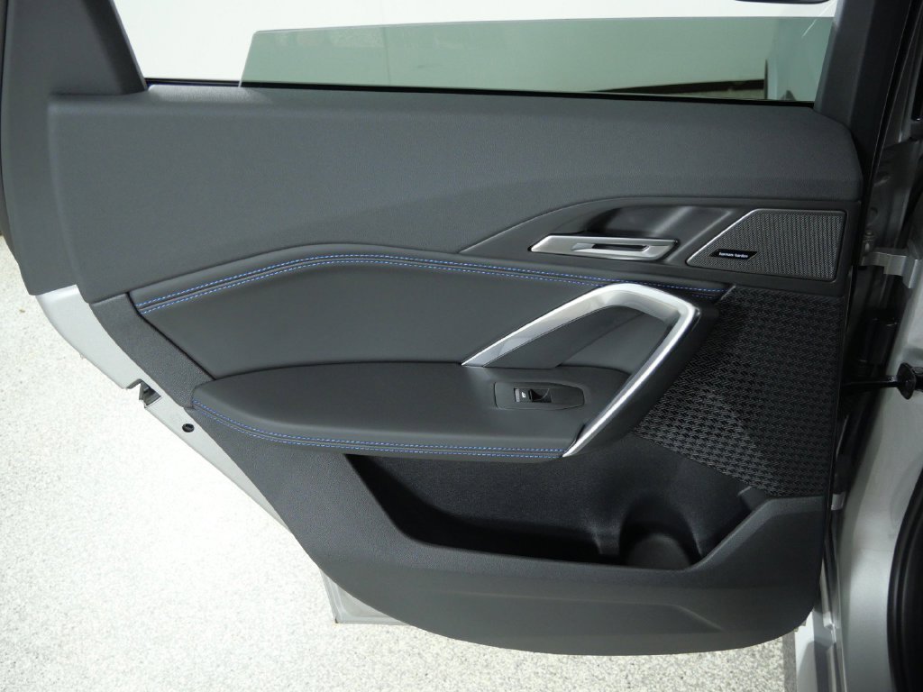 New 2027 Space Silver Metallic BMW M35i image 28