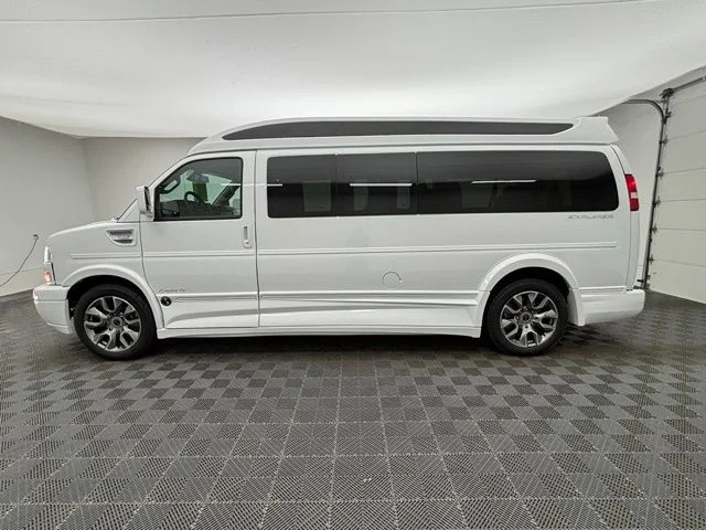 New 2026 Summit White GMC Work Van image 15