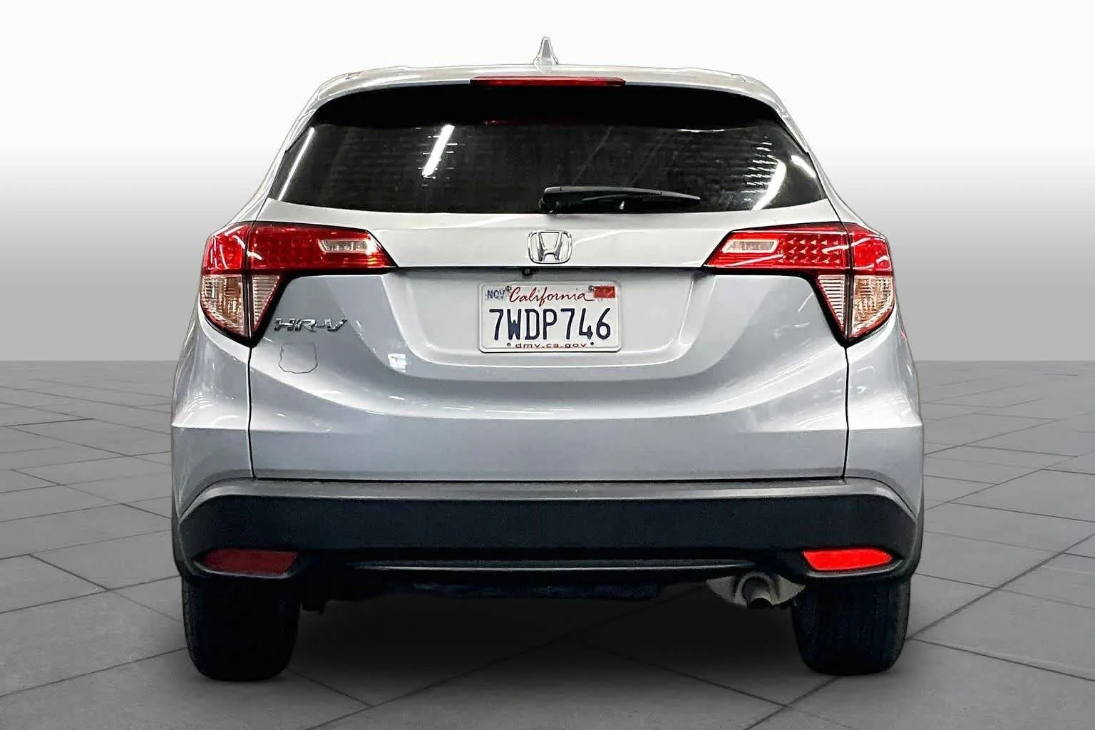 Used 2017 Lunar Silver Metallic Honda LX image 4