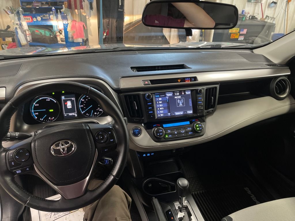 Certified Used 2017 Silver Toyota XLE image 16