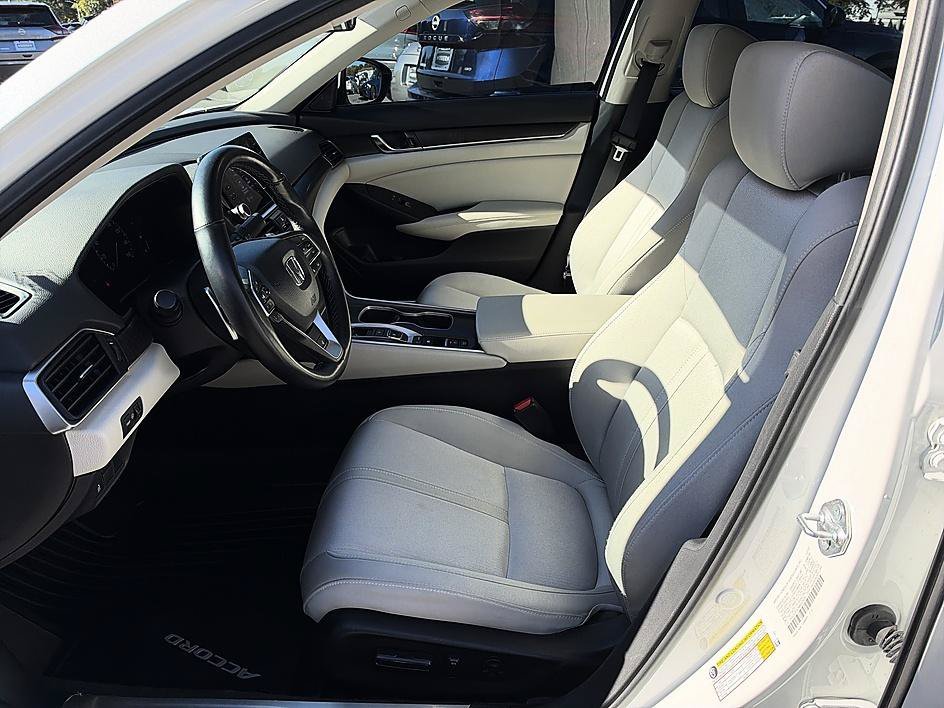 Used 2021 Platinum White Pearl Honda EX image 17