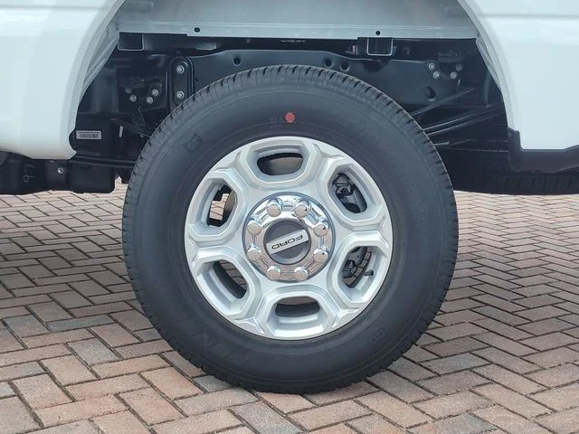 New 2026 Oxford White Ford XLT image 8