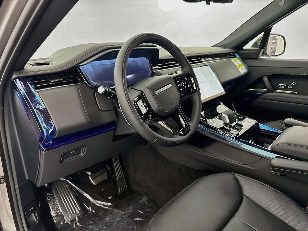 New 2026 Flux Silver Ultra Mettalic Gloss Land Rover Dynamic SE image 9