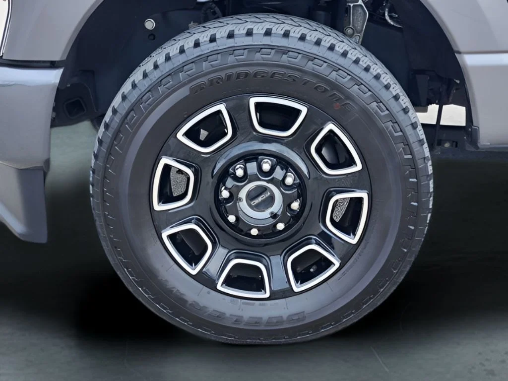 Used 2025 Gray Ford Platinum image 10