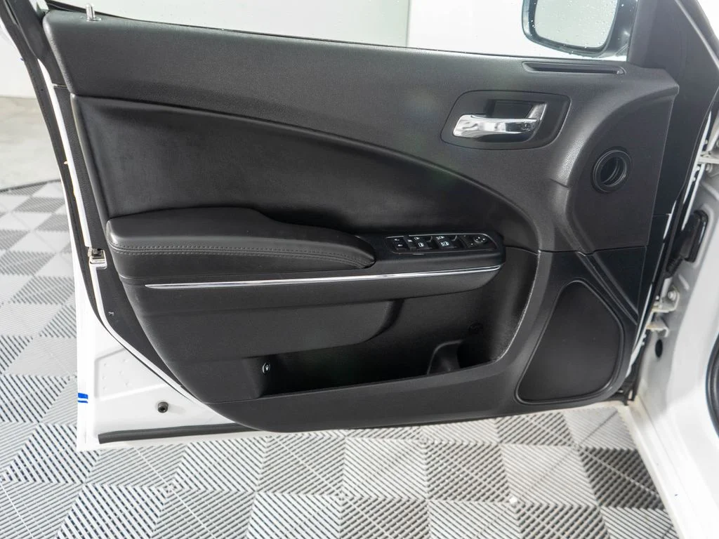 Used 2014 White Dodge SE image 20