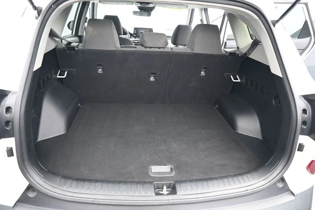 Used 2022 White Kia LX image 14