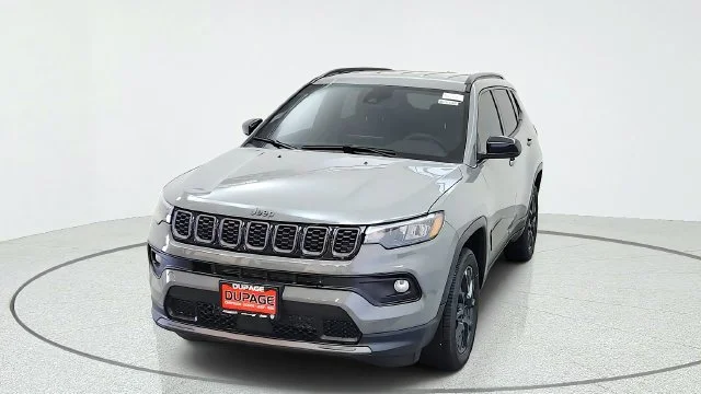 New 2027 Sting-Gray Clear-Coat Paint Jeep Latitude image 3