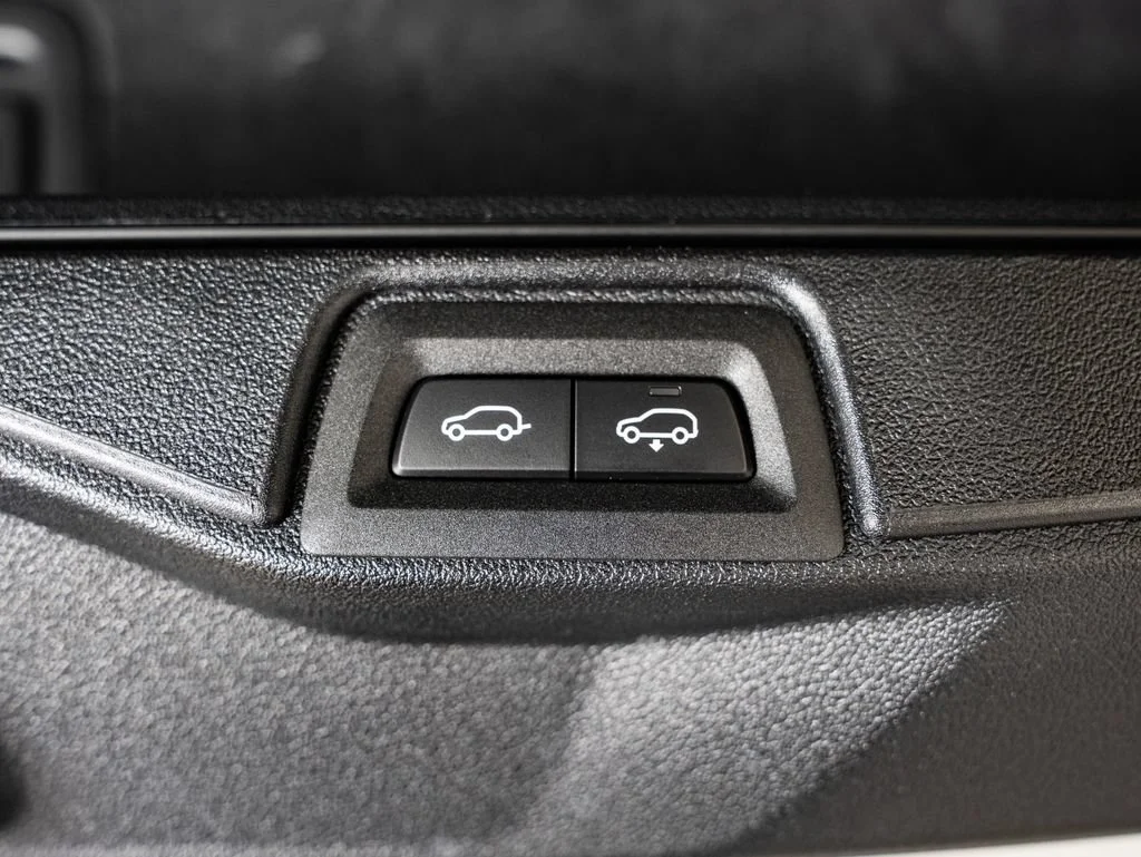 New 2027 White Metallic BMW xDrive40i image 23