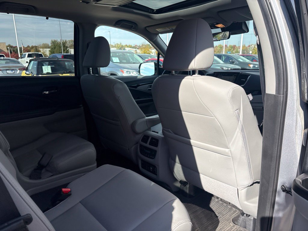Used 2022 Silver Honda Touring 7 Passenger image 34