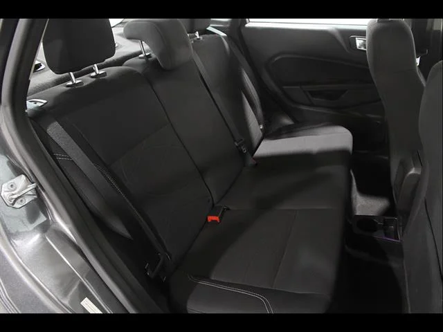 2015 Ford Fiesta SE - Photo 14