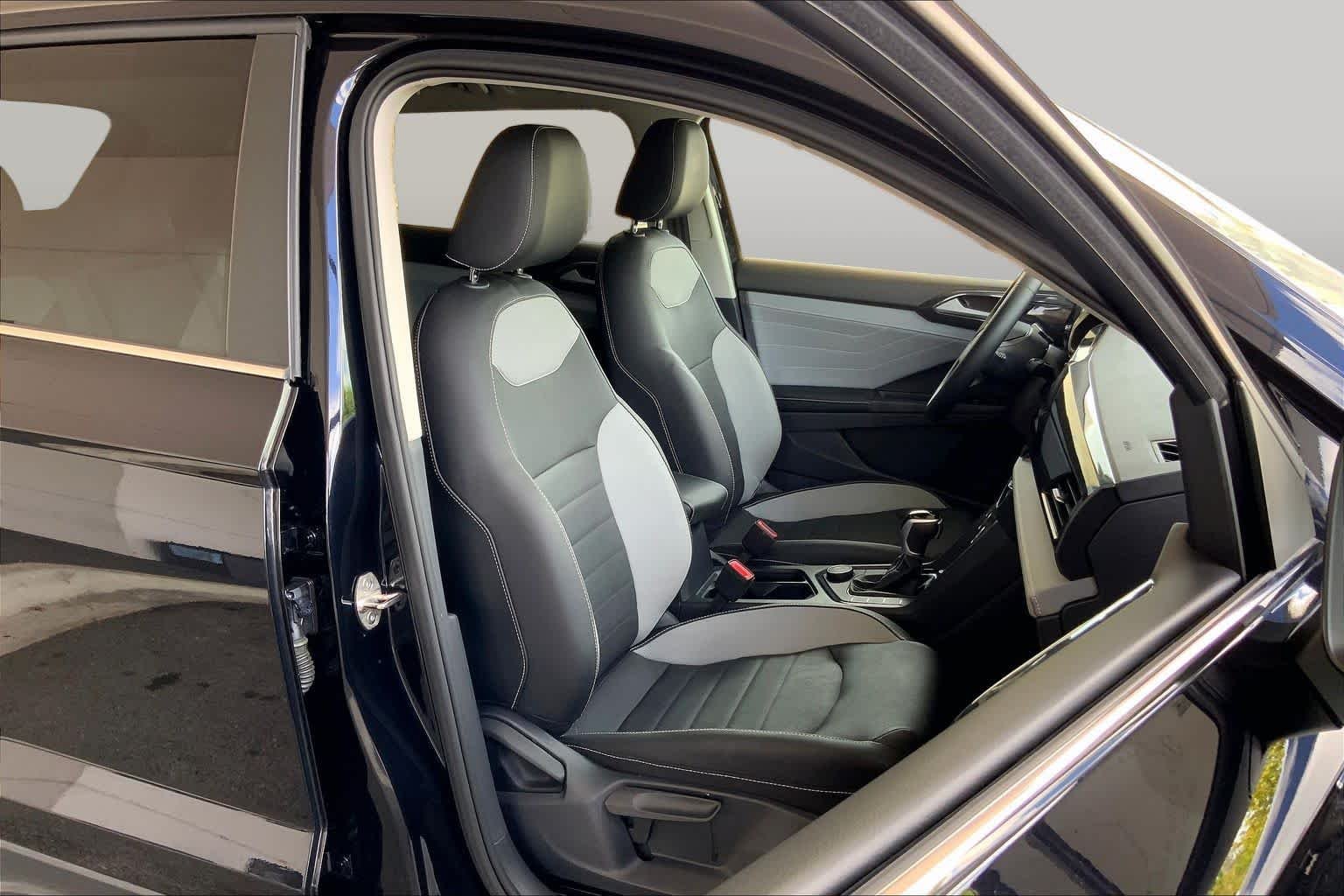 Used 2024 Deep Black Pearl Volkswagen SEL image 9