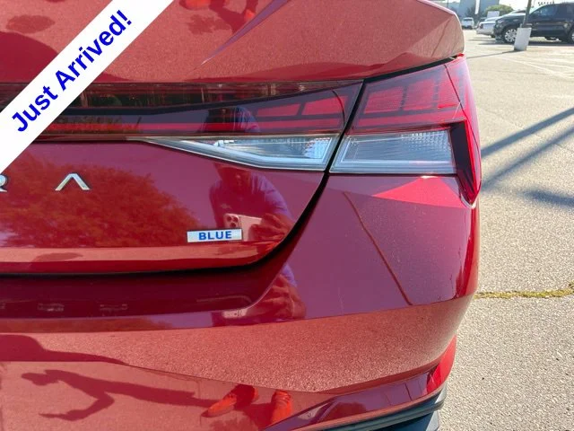 Used 2022 Red Hyundai Blue image 17
