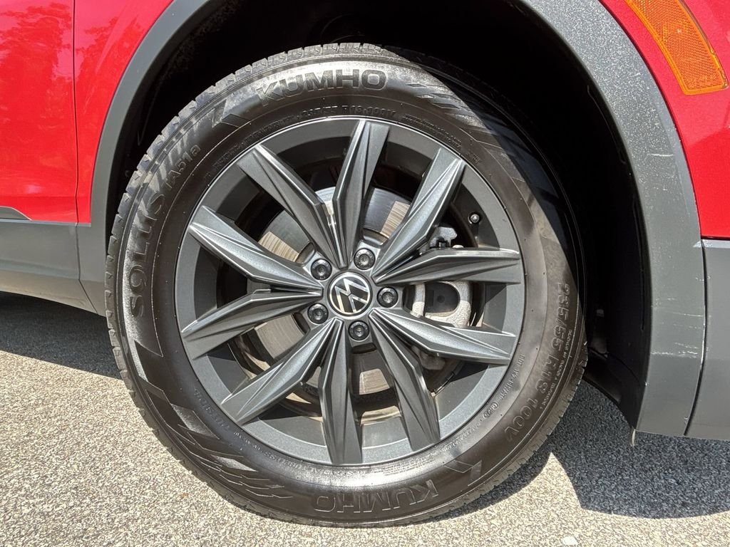 Used 2024  Volkswagen 2.0T SE image 19