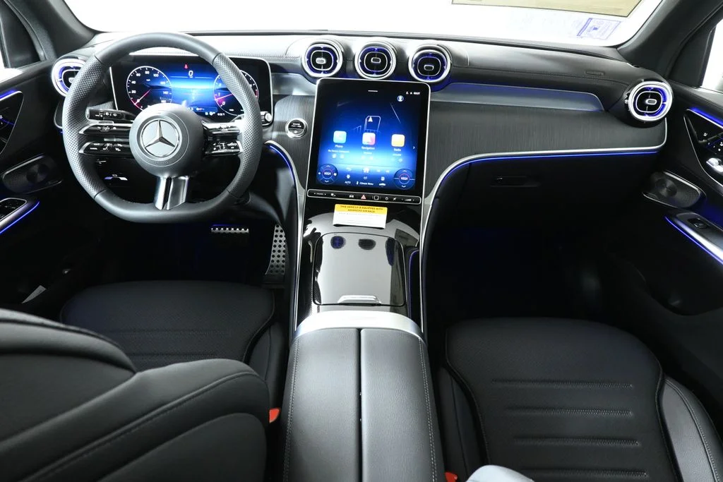 Used 2026  Mercedes-Benz GLC 300 image 4