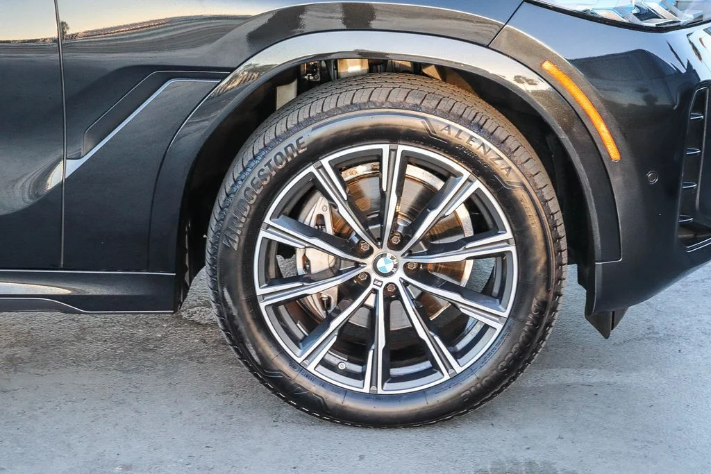 Used 2024 Black BMW xDrive40i image 11