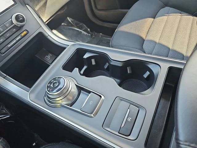 Used 2022 White Ford SE image 24