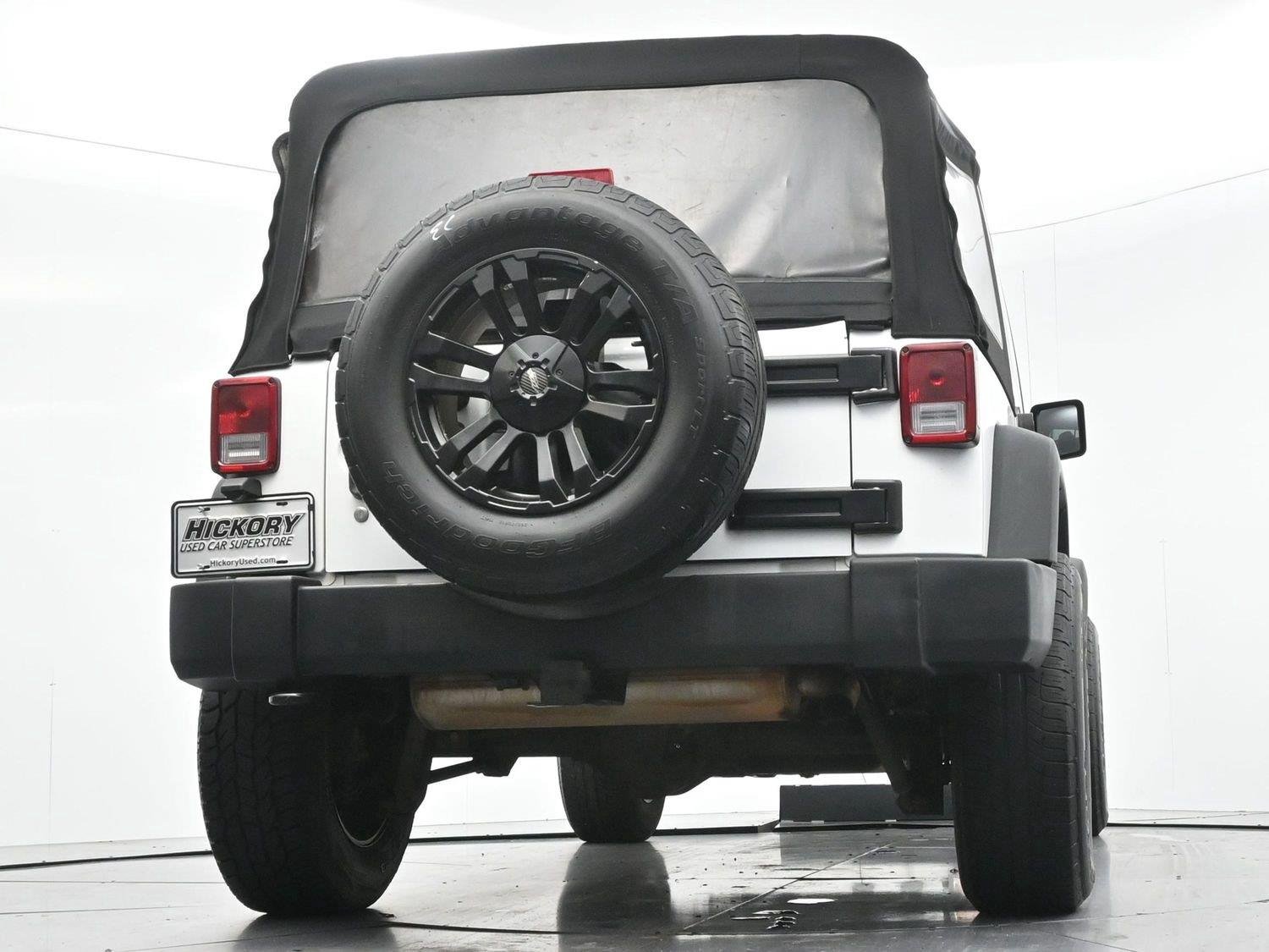 Used 2015 Bright White Clearcoat Jeep Sport image 46