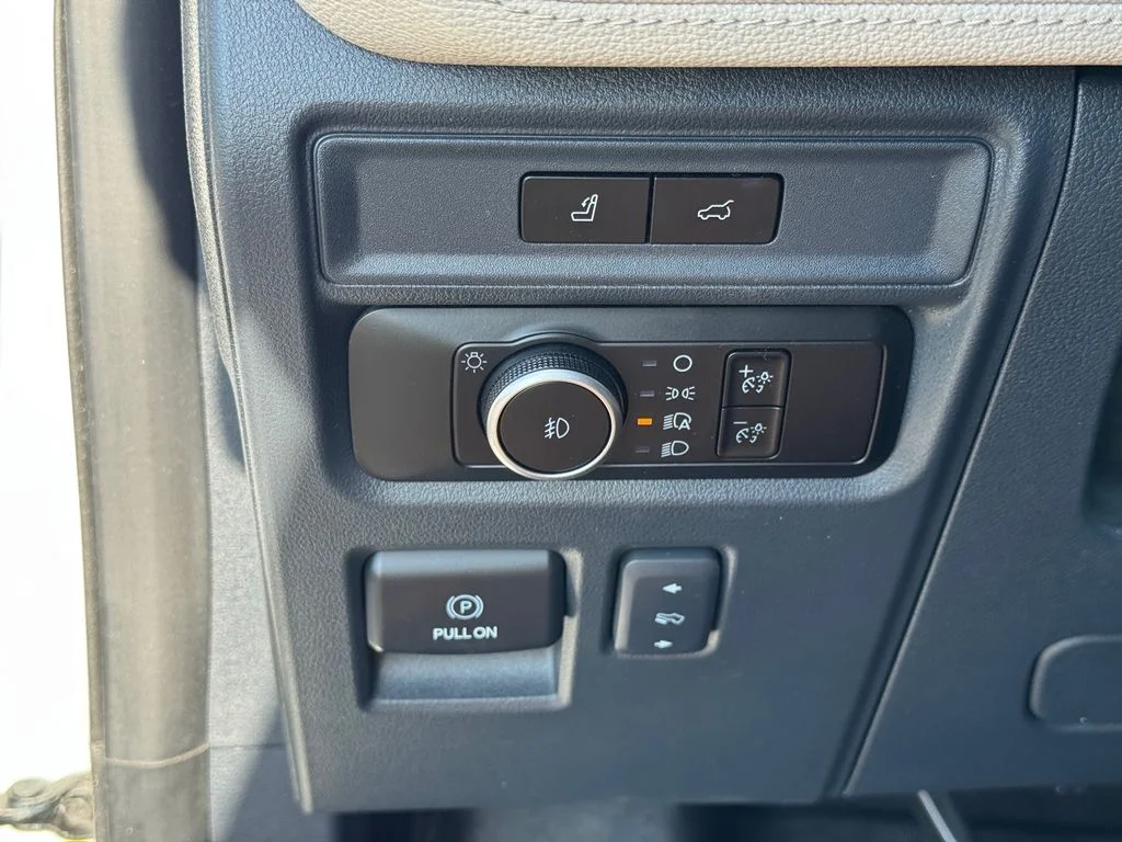 Used 2023 White Ford Limited image 18
