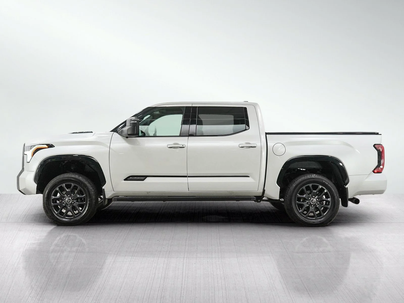 Used 2022 Toyota Tundra Platinum with VIN 5TFNC5DB8NX006245 for sale in Eden Prairie, Minnesota