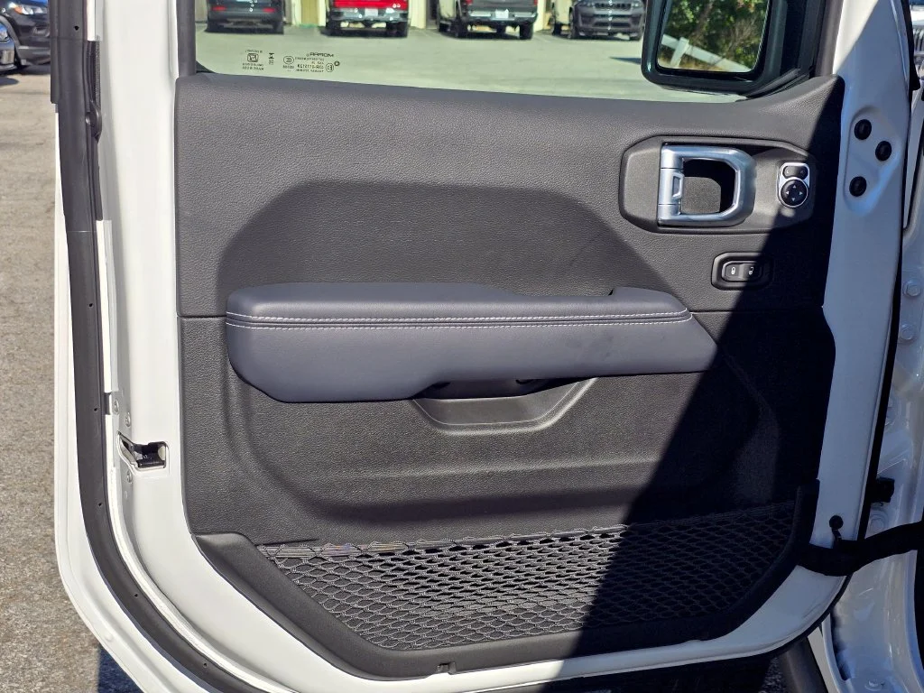 New 2026 White Jeep Rubicon image 36