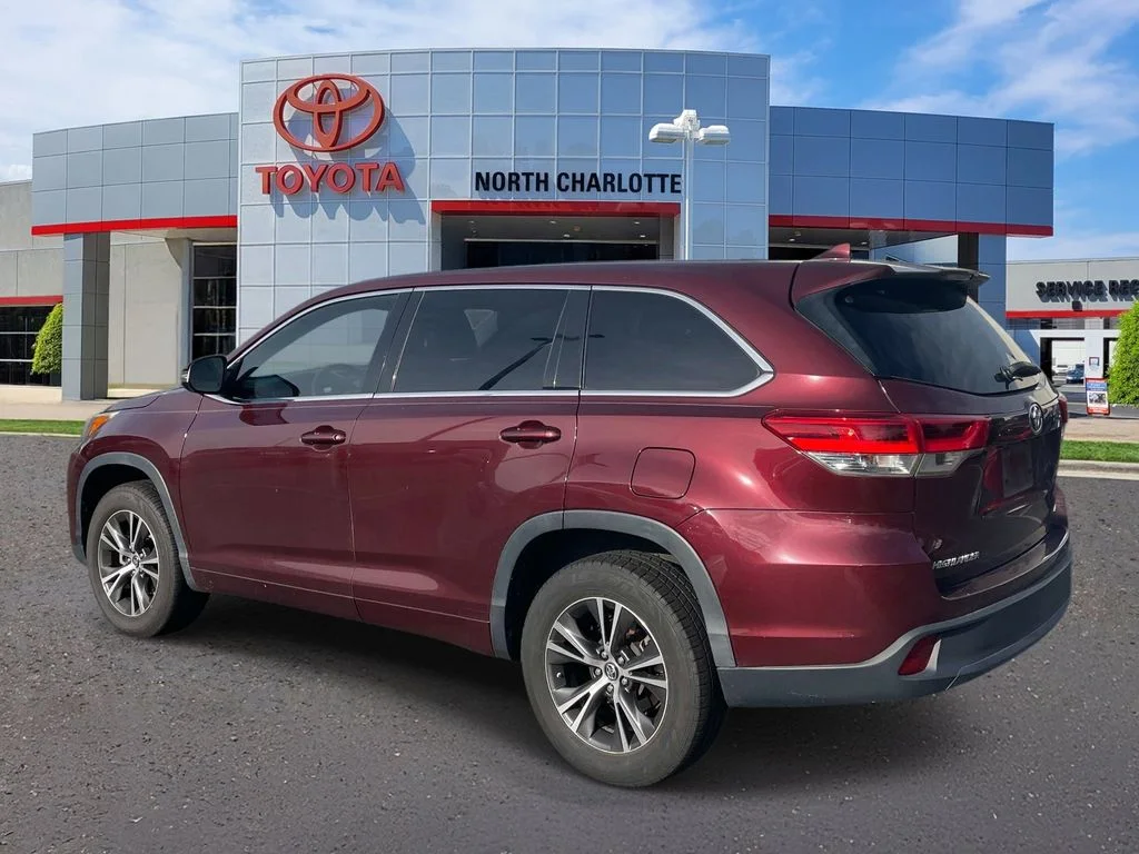 Used 2017 Red Toyota LE Plus image 4