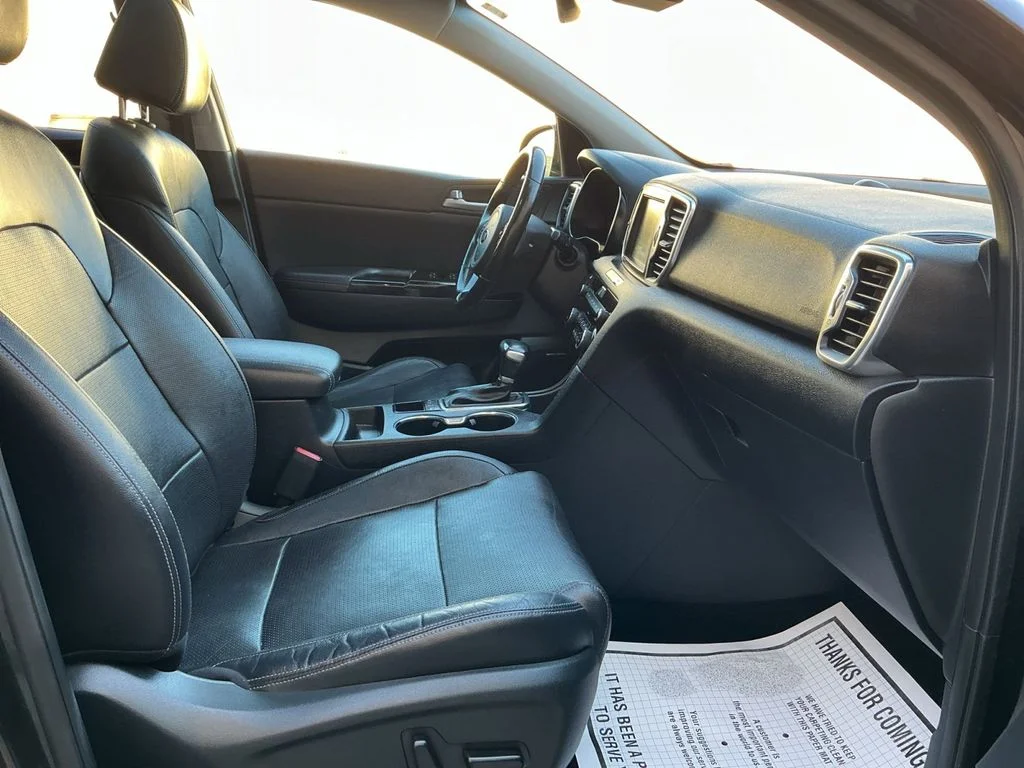 Used 2018 Red Kia EX image 26
