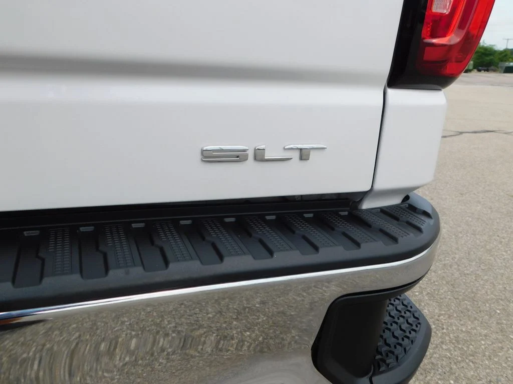 Used 2023 White GMC SLT image 43