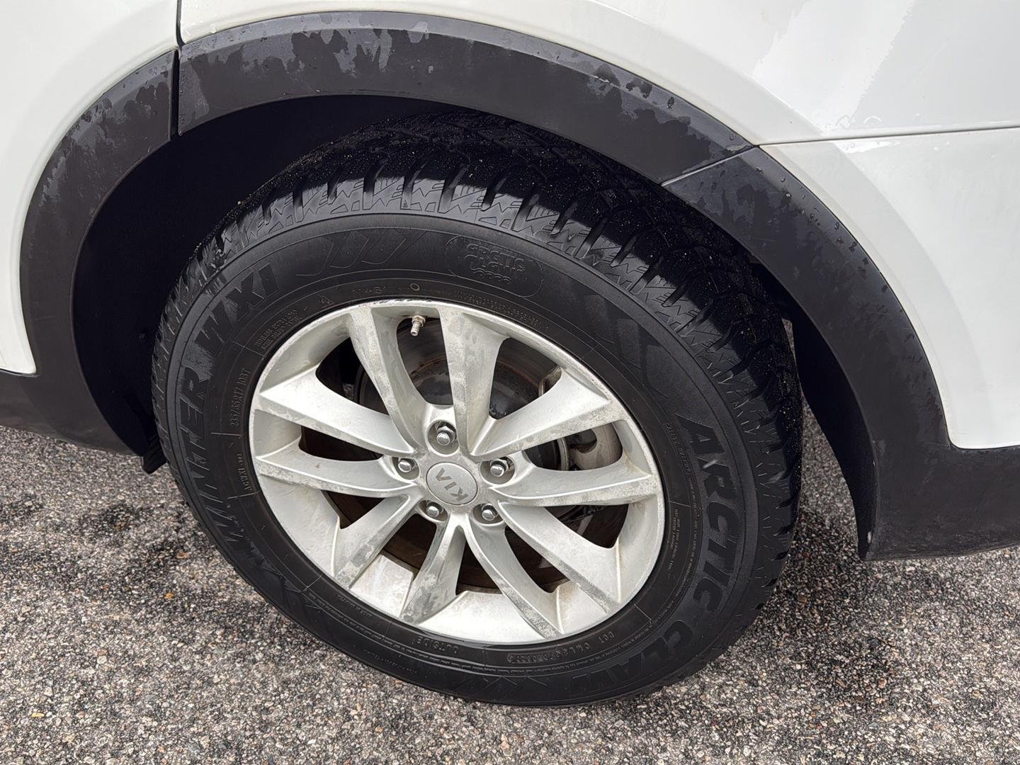Used 2016 Snow White Pearl Kia LX V6 image 5