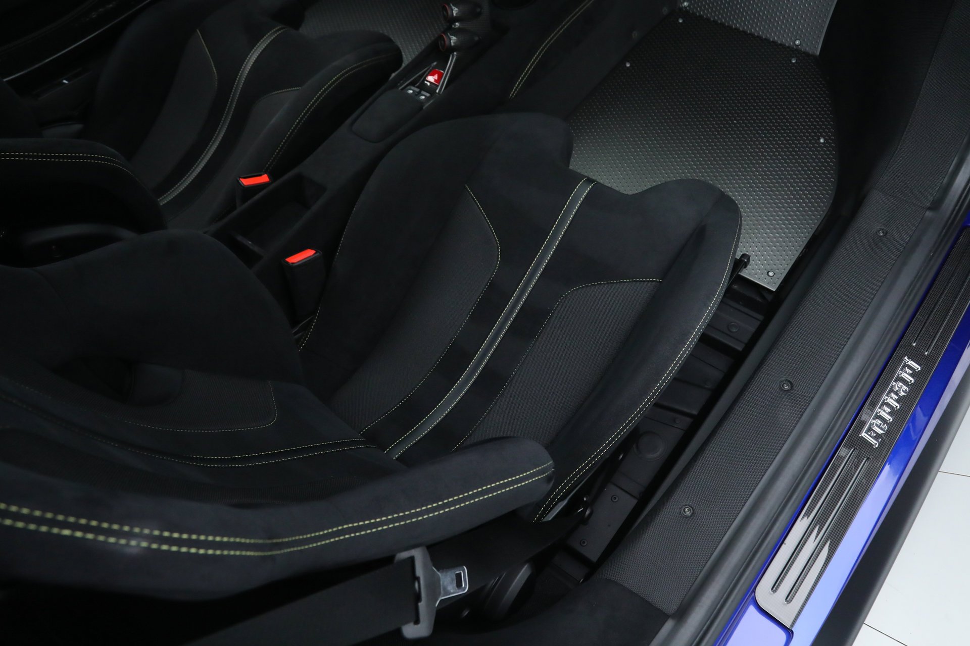 Used 2020 Blue Ferrari  image 23