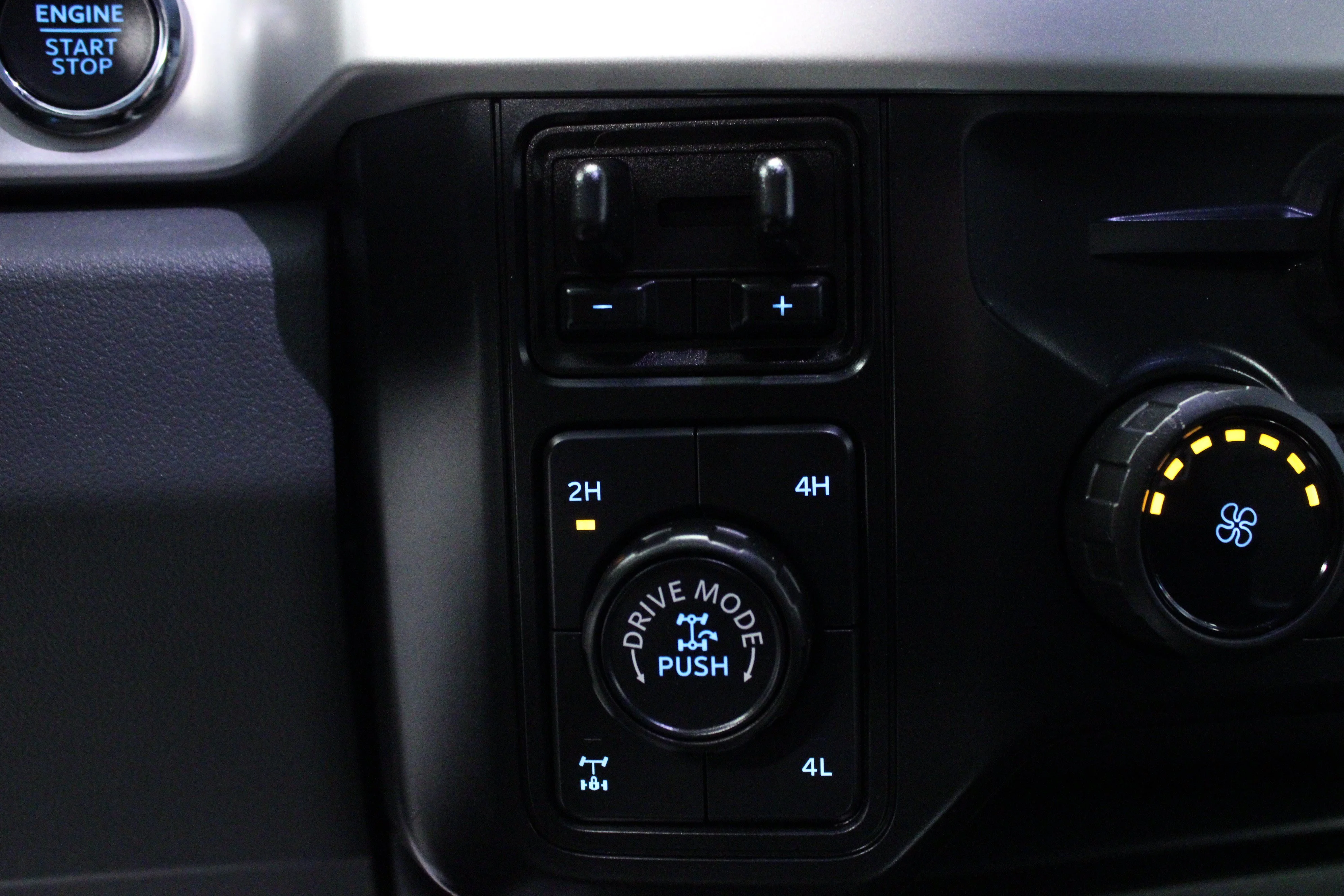 Used 2025 Avalanche Ford XLT image 25