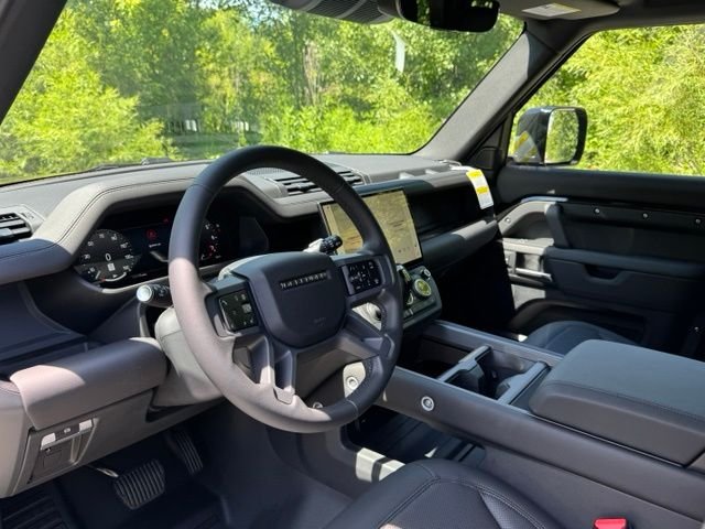New 2026 Santorini Black Land Rover S image 9