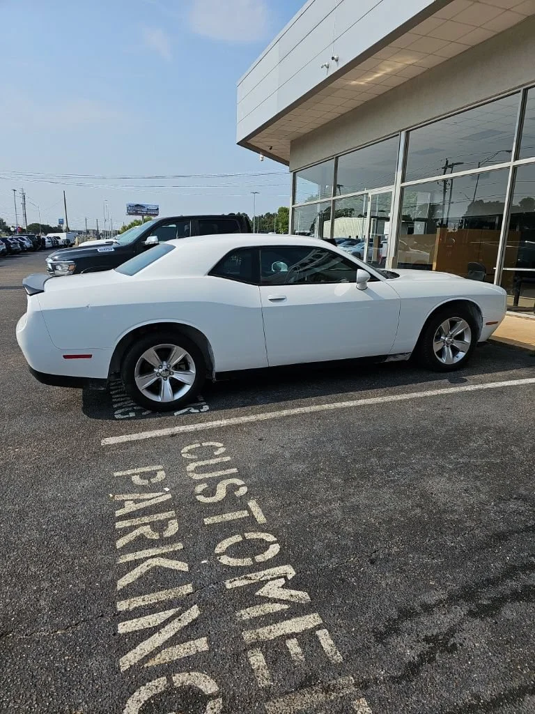 Used 2023 White Knuckle Clearcoat Dodge SXT image 3