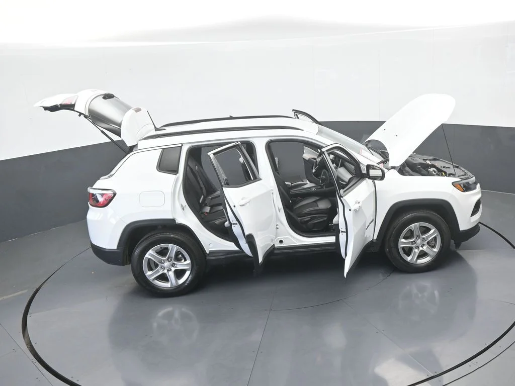 Used 2023 Bright White Clearcoat Jeep Latitude image 65