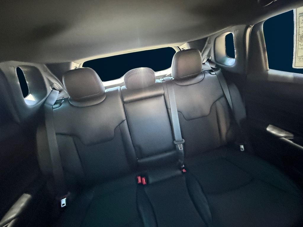 New 2026 Fathom Blue Pearl-Coat Exterior Paint Jeep Latitude image 18
