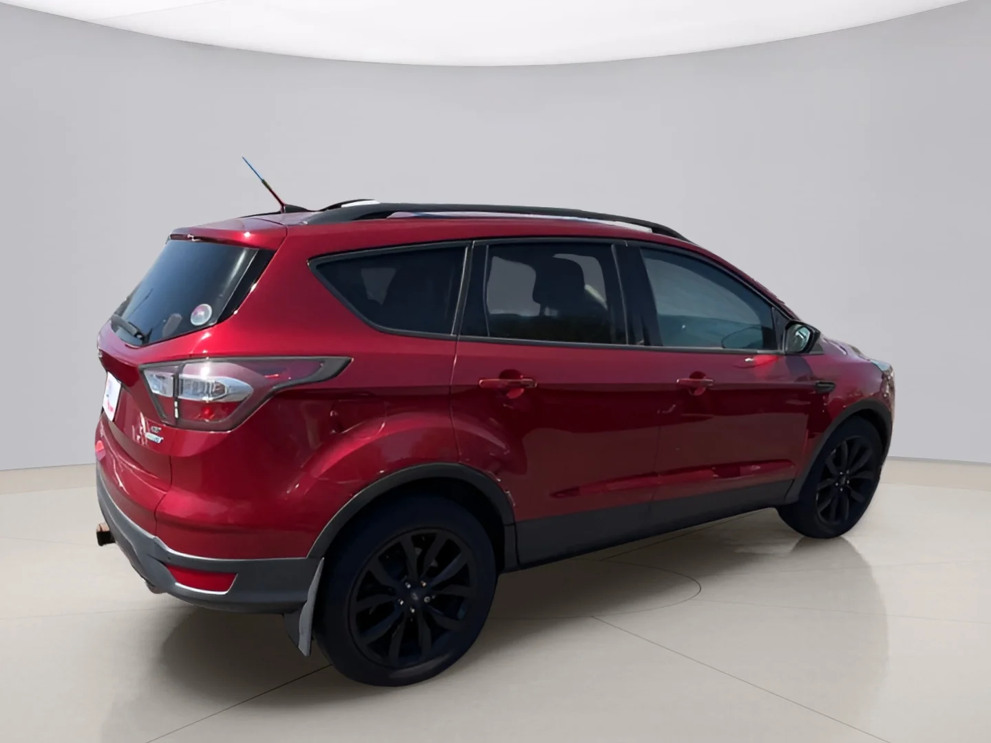 Used 2017 Red Ford SE 4WD image 5