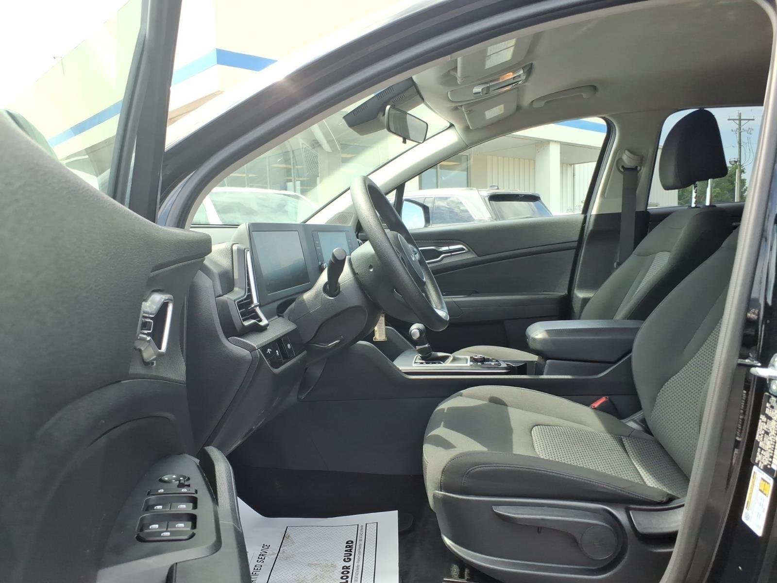 2025 Kia Sportage LX - Photo 17