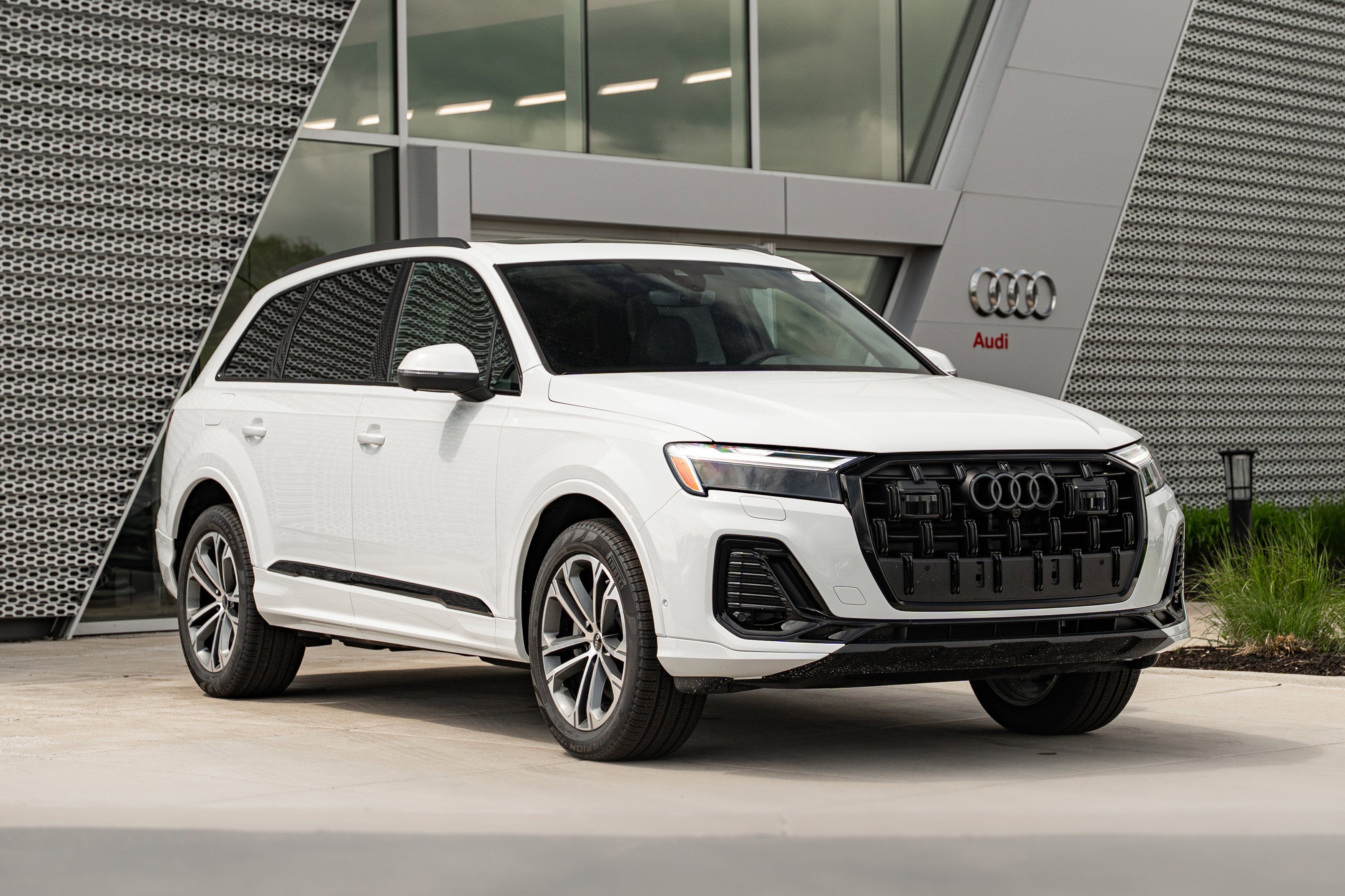2026 Audi Q7 45 Premium quattro Tiptronic's photo