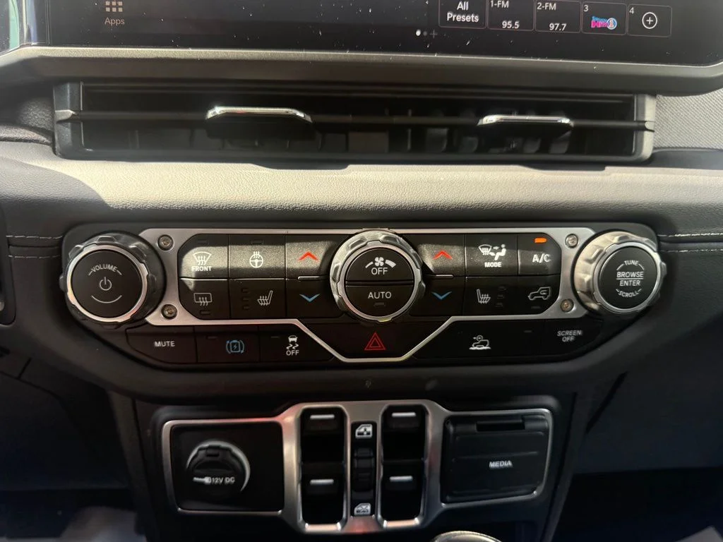 Used 2025 Gray Jeep Sahara 4xe image 28