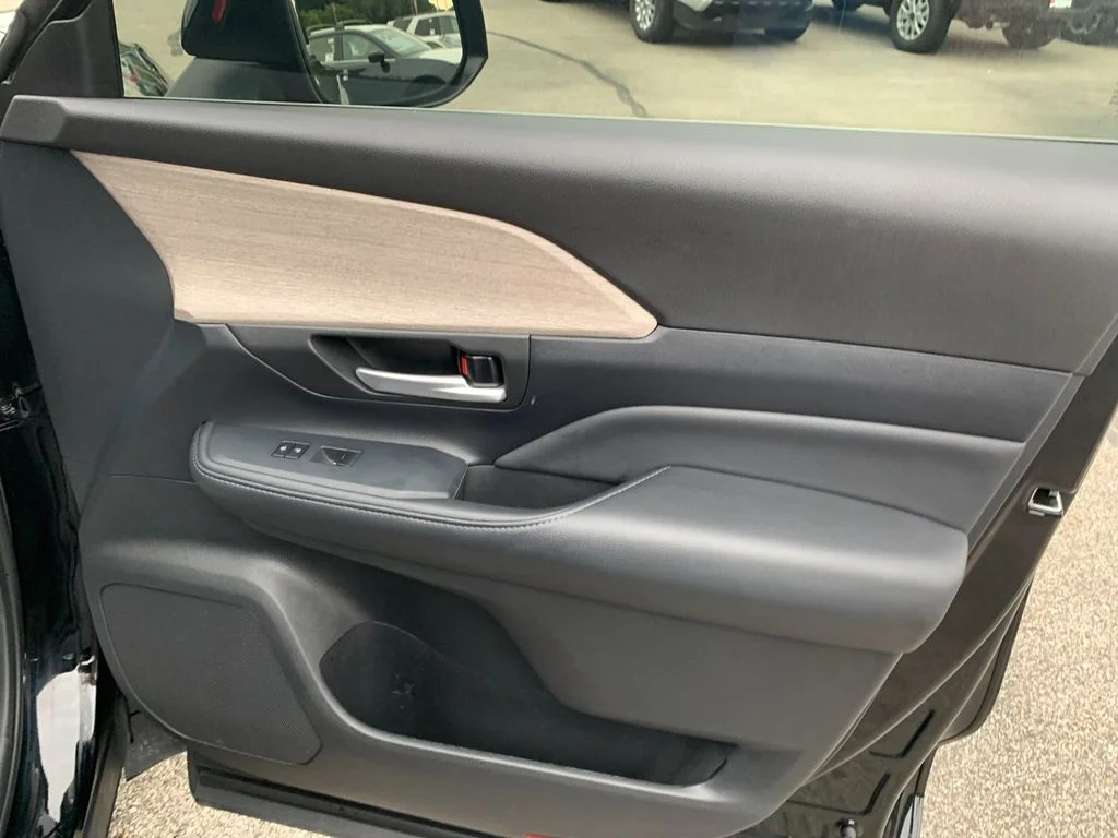 Used 2025 Black Toyota Platinum image 20