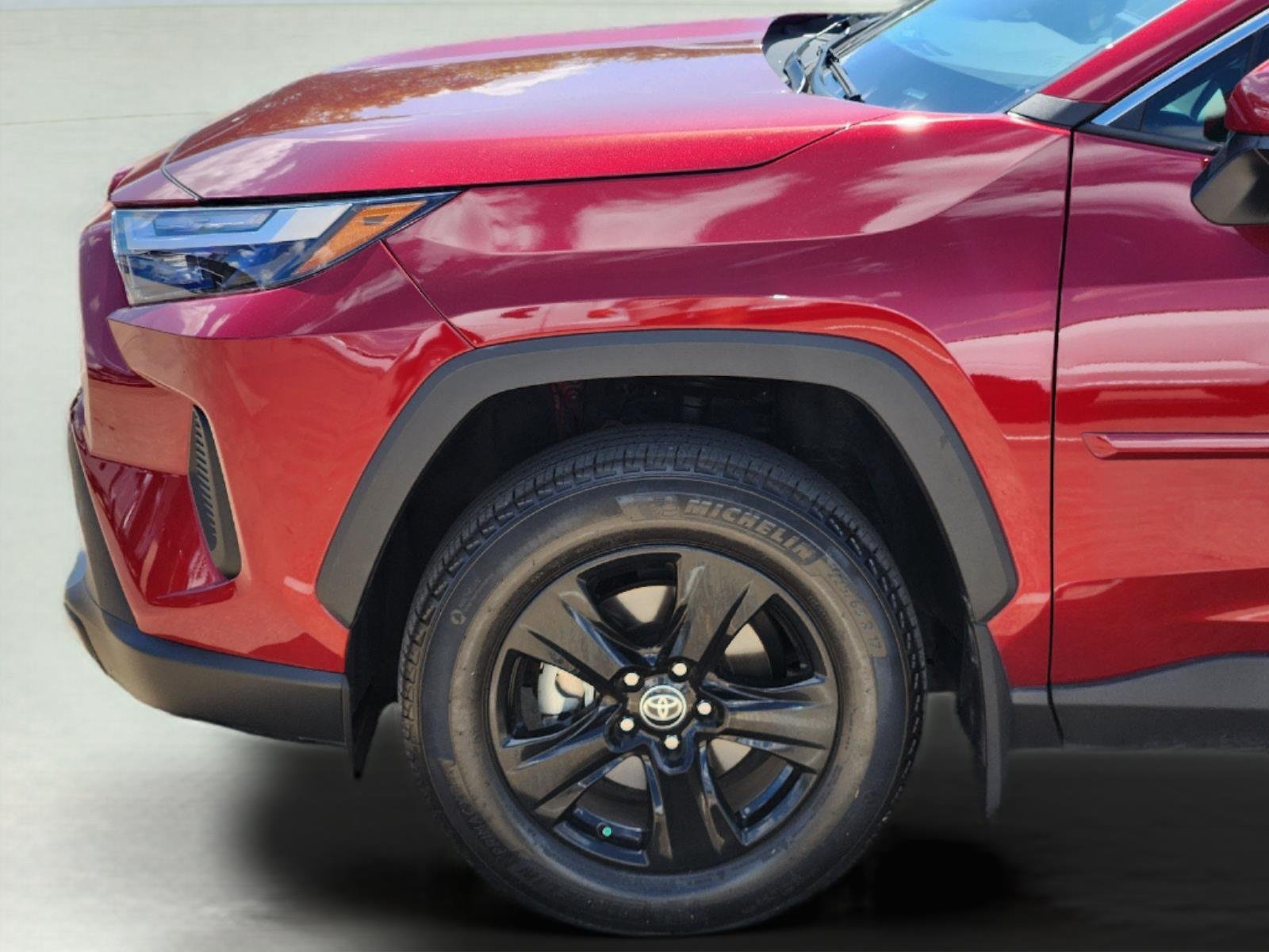 Used 2025 Ruby Flare Pearl Toyota XLE image 8