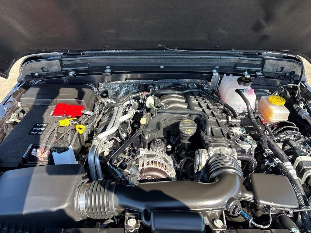 Used 2025  Jeep Rubicon image 12