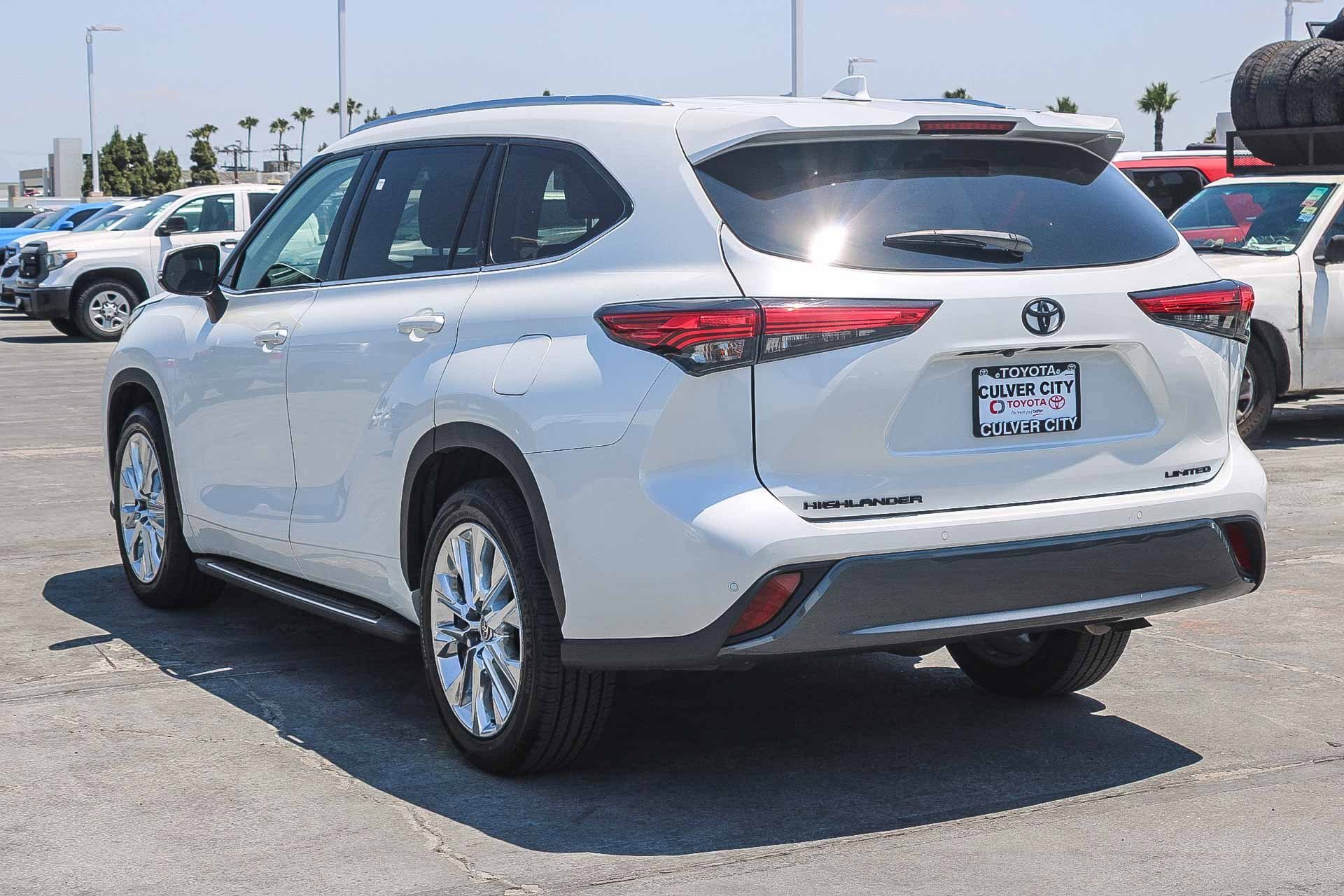 Used 2023 Wind Chill Pearl Toyota Limited image 6