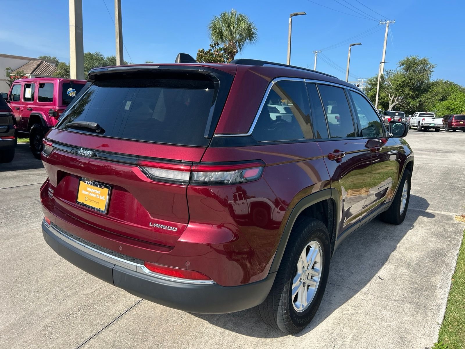 Used 2023 Red Jeep Laredo image 5