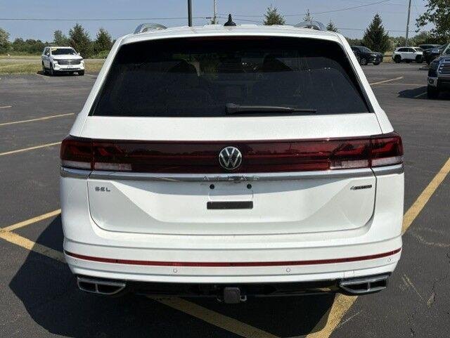 Used 2024 Opal White Pearl Volkswagen 2.0T SEL Premium R-Line image 9