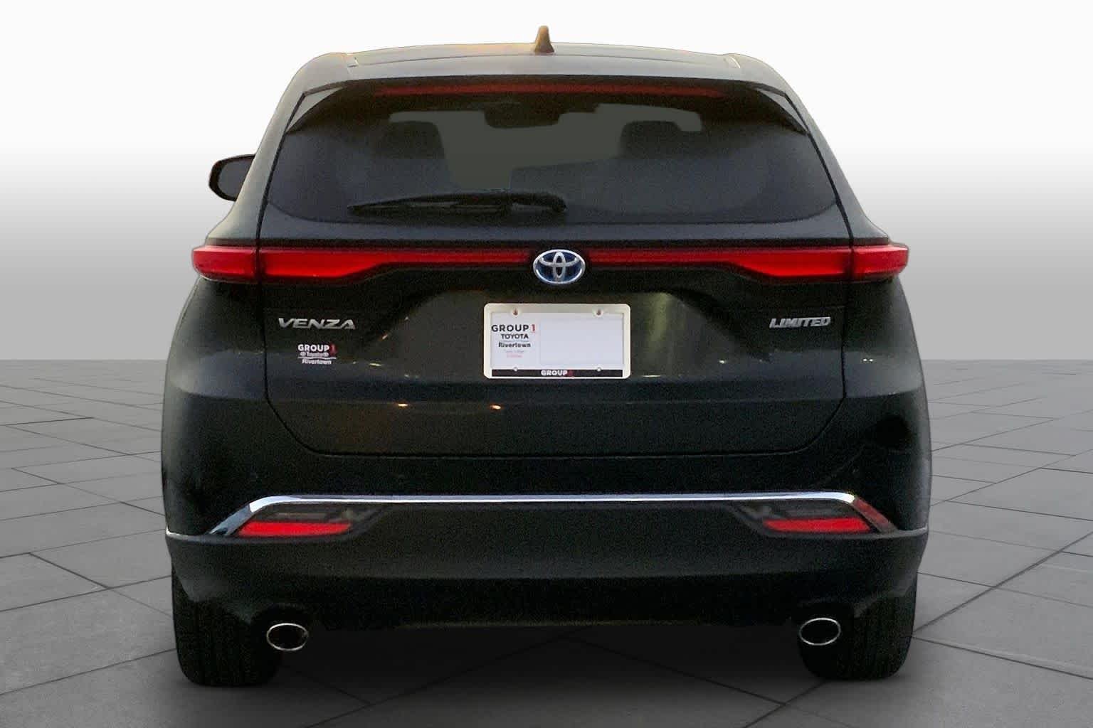 Used 2024 Titanium Glow Toyota LE image 5